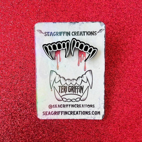 Vampire Teeth Stud Earrings - Picture 3 of 3